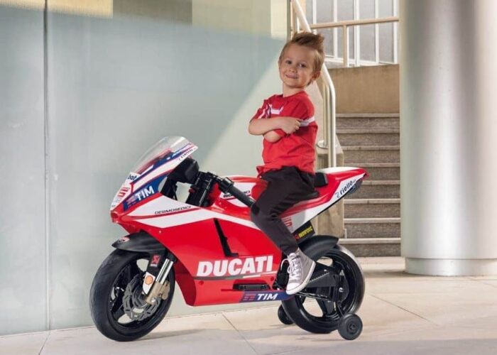 PEG PEREGO DUCATI DESMONDICI GP MOTORCYCLE 12V - Image 4