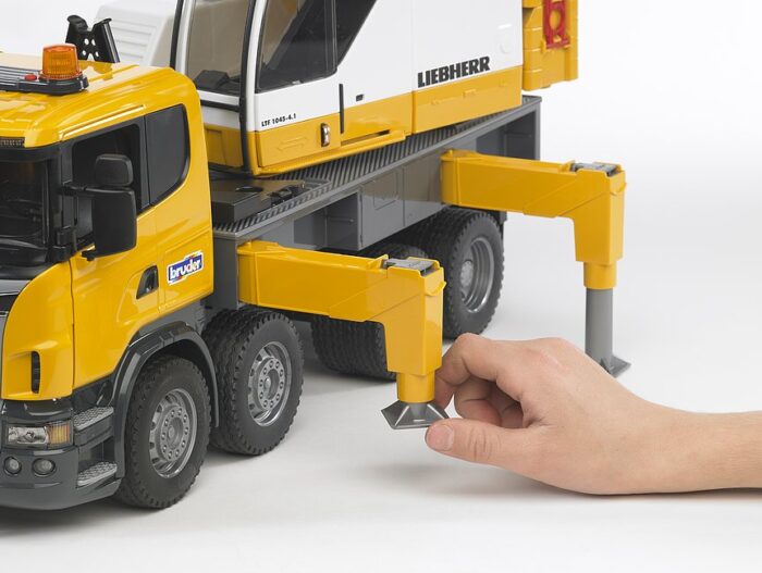 BRUDER SCANIA R-series Liebherr crane truck - Image 3