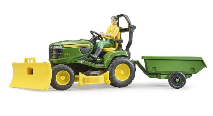 BRUDER bworld John Deere lawn tractor with trailer