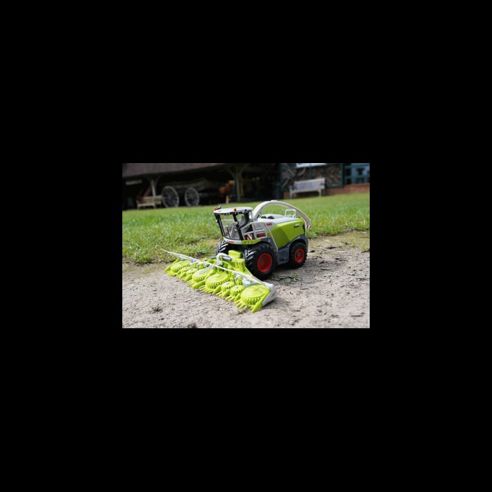 BRITAINS CLAAS JAGUAR 980 With ORBIS 900