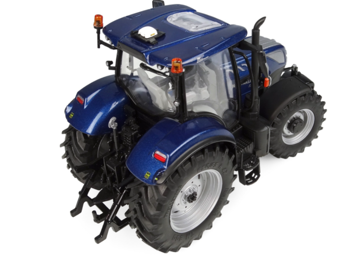Universal Hobbies 1:32 Scale New Holland T7.210 Bl - Image 3